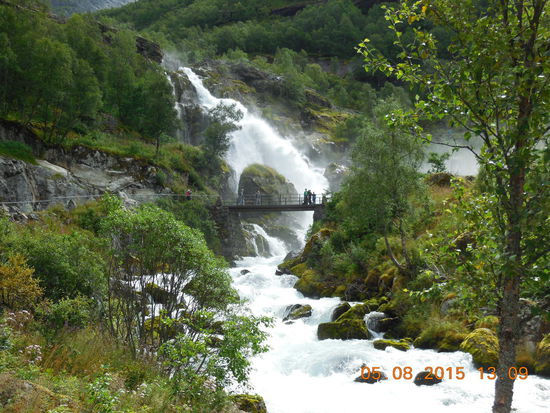 Am Fuße des Gletschers.