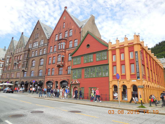 Bryggen, Altstadt in Bergen, kennt sicherlich jeder von der Postkarte