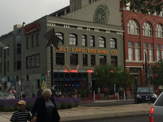 Ein Bier und was zu essen!! Da müssen wir hin