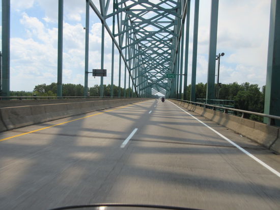 Wir haben einmal den Mississippi und einmal den Ohio River überquert.