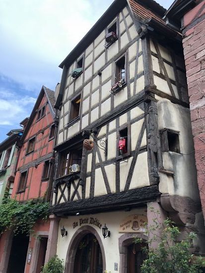 Was hängt denn da zum Fenster raus??