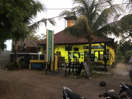 Erst ein Package verkaufen, einkassieren, dann Rückzieher machen!