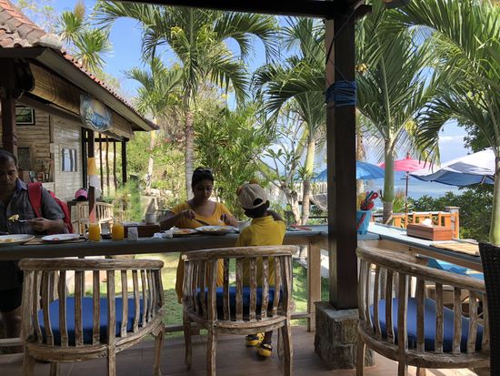 Die Inder beim „gemütlichen“ Morgenessen