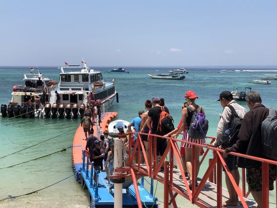 Wir
Müssen auf das linke Boot