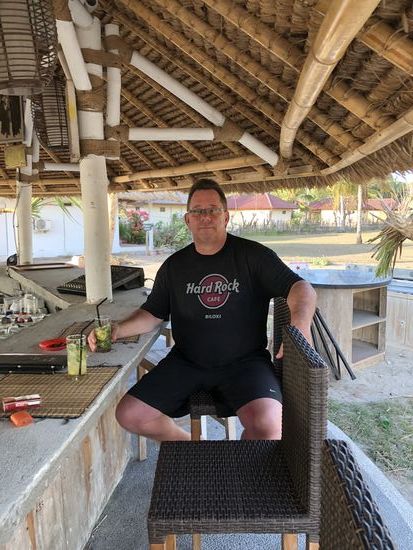 Hey, das heisst happy Hour! Guck mal happy...