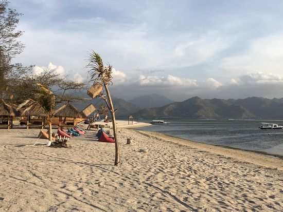Lombok im Hintergrund, da hat die Regensaison bereits begonnen.