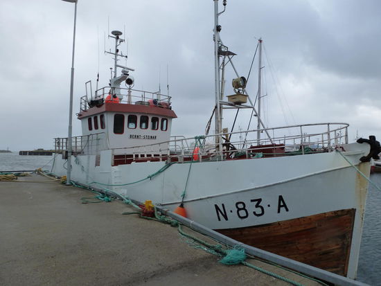 Ein typisches Fischerboot am Hafen von Andenes