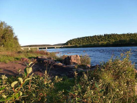Der Campingplatz ist direkt am Wasser