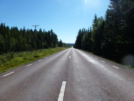 Kilometer um Kilometer gerade Strecken vor mir
