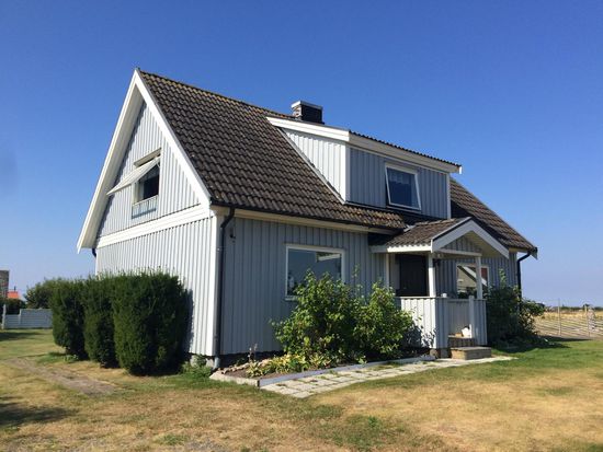 Das war meine Unterkunft. Ein Zimmer im EG dieses Einfamilienhauses