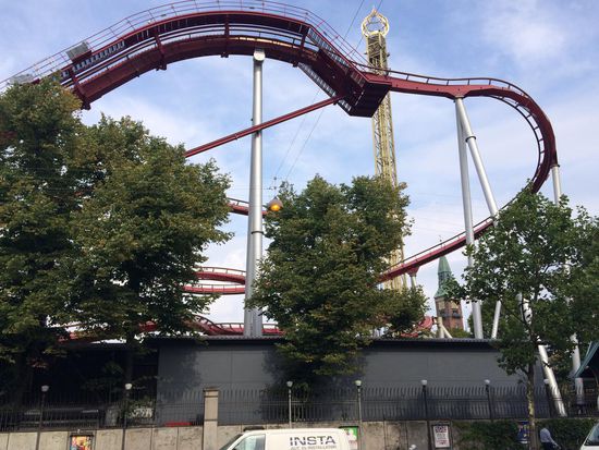 Mitten in Kopenhagen das "Tivoli". Ein weltbekannter Vergnügungs- und Erholungspark, den es seit 1843 (!!!) gibt