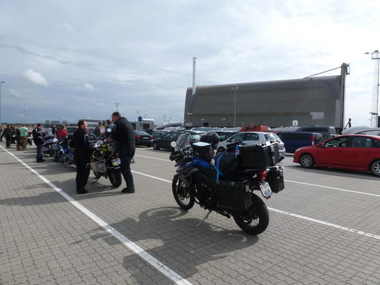 In Hirthals beim Check-In auf die Fähre nach Norwegen
