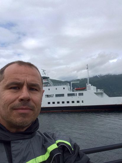 Fertig mit Selfie.... die Fähre kommt ja schon