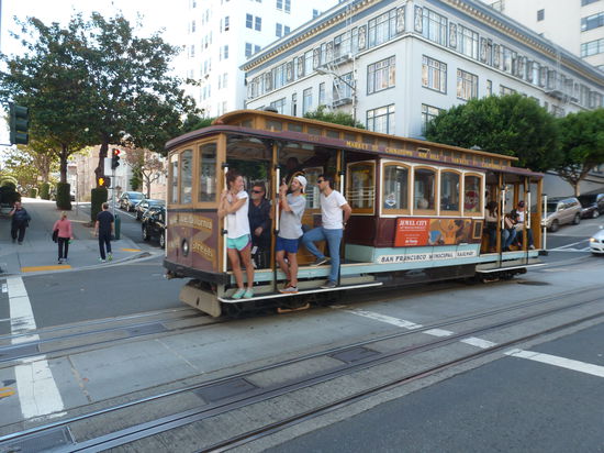 Die weltberühmte Cable Car in San Francisco. Natürlich sind wir auch aufgesprungen