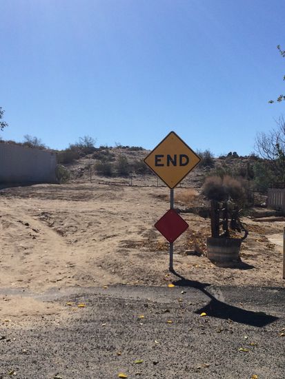 Mitten in der Wüste. Plötzlich war die Strasse zu Ende....