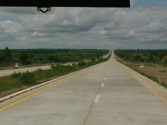 Wir fahren den Express Highway und der sieht richtig gut aus.