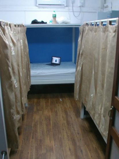 und zahle im Dreibettzimmer 15 USD mit Frühstück.