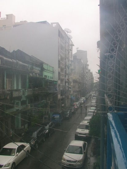 Morgens scheint manchmal sogar die Sonne aber nachmittags regnet es immer.