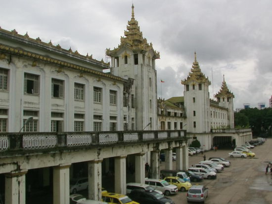 Der Bahnhof von Rangun