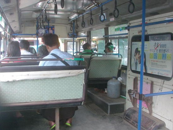 Mit dem Bus für 200 Kyat in 30 min zu erreichen.