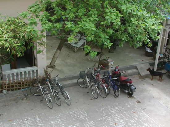 Man kann Fahrräder und Mopeds ausleihen.