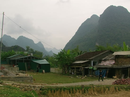 Meistens geht es durch kleine Dörfer.