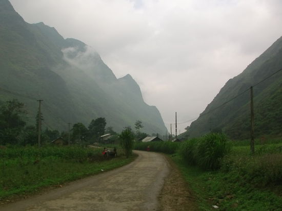 Doch es ist zu neblig. Und da ich eh nicht viel sehen kann, kehre ich nach ein paar Kilometern wieder um.