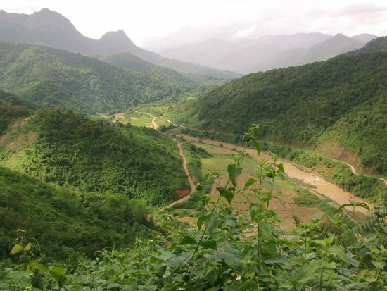 Am nächstem Tag fahre ich weiter nach Dien Bien Pha. Es liegt nicht weit von der laotischen Grenze entfernt.