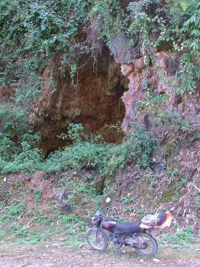 Unterwegs wollte ich diese Grotte erkunden.