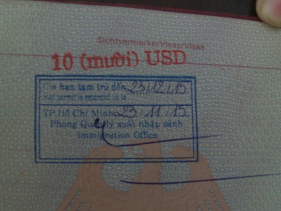 Ich habe 105 USD für meine Visaverlängerung bezahlt. Wie es aussieht bekommt der Staat laut Stempel 10 USD. Wer verdient da noch wieviel?