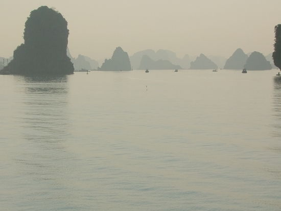 Es ist oft trübe, dunstig oder nebelig.