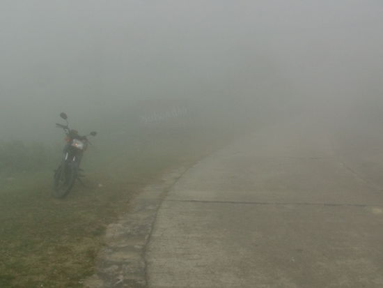 Auf dem Gipfel sieht man kaum noch die Hand vor Augen.