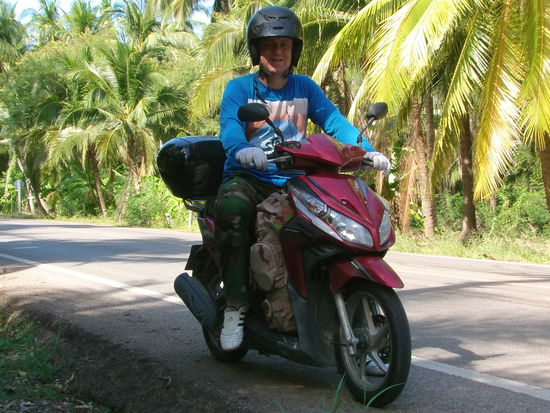 Und ich bin mit dem Moped 6 Wochen durch Thailand gefahren.