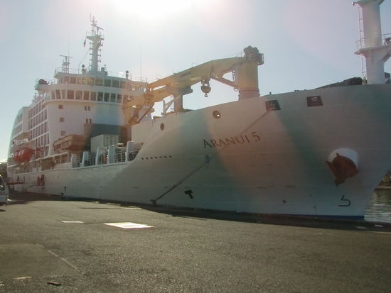 Samstag, 06.02, die Aranui 5 liegt im Hafen von Papeete. Von 6 bis 9 Uhr ist einchecken.