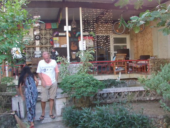 Bugoy Biker GH, deutsch - philippinisch, 500 Peso im Dorm