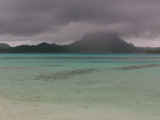 Ich fahre mit der Barge zu unser Robinsoninsel. Man kann sie in 30 min umrunden.