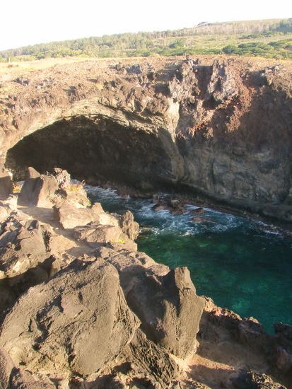 Riesige Höhlen befinden sich unter meinem Weg.