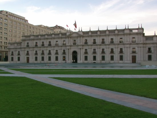 Die Innenstadt ist mehr von traditionellen Gebäuden geprägt. Die Moneda