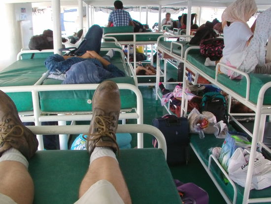 Die Fahrt dauert nur etwa 5 Stunden, dennoch bekommt jeder eine Koje.