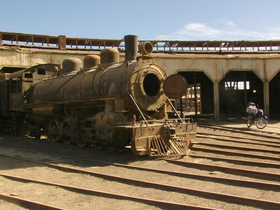 Verlassene Lokstation in Baquedano