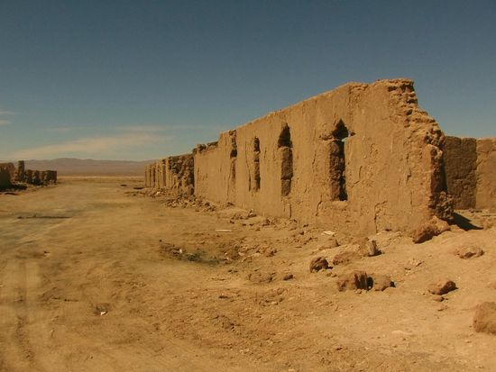 Etwas später verlassene Dörfer neben der Strecke.