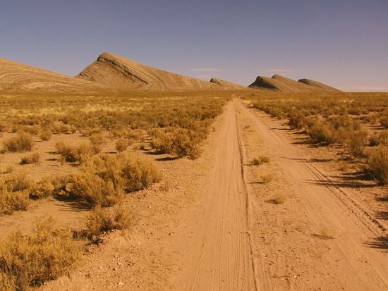 Es ist früher Nachmittag und ich mache noch einen Ausflug. Dabei fallen mir diese Berge ins Auge.