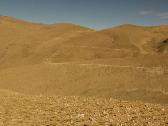 Es geht wieder mächtig bergauf, bis auf 4400 m