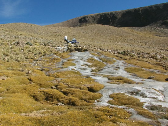 Dabei ist es bitter kalt, aber ich bin jetzt warm angezogen.