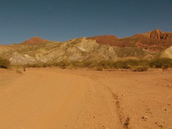 Ich fahre in die Berge und schau mir die Umgebung an.