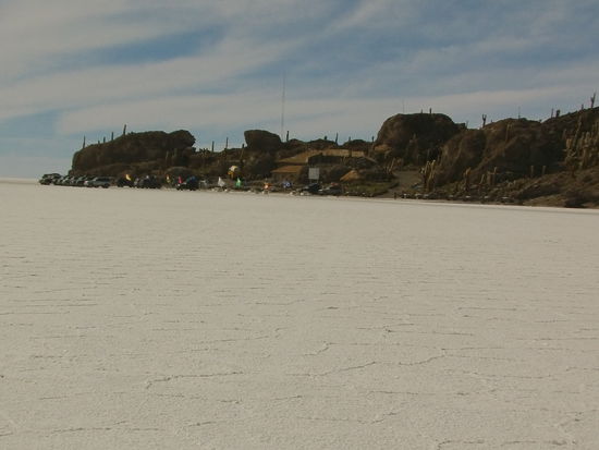 Hier ist es vorbei mit der Abgeschiedenheit. Karawanen von Jeeps karren dutzende von Touristen an.