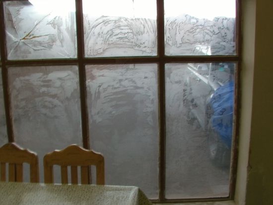 und am Fenster sind Eisblumen.