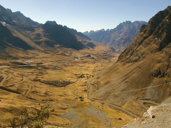 Es geht bergab, durch ein atemberaubendes Tal. Am Ende des Tages bin ich schätzungsweise an die 100 km ohne Motor gerollt.