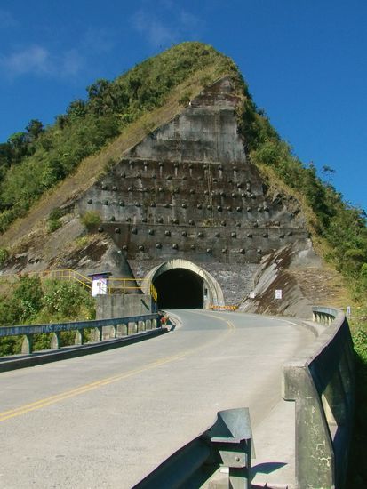 Ich fahre durch mehrere Tunnel.
