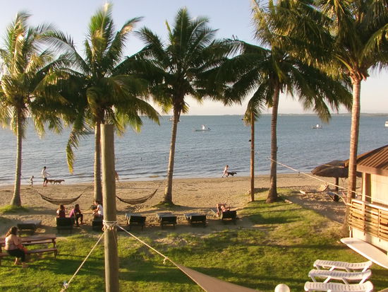 Ich bin im Hotel. Der Strand ist nicht überwältigend aber okey.